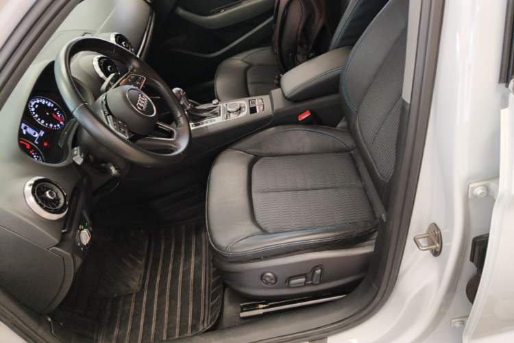 Used Audi A3 2020 Limousine 35 TFSI Fashion Edition China VI Emission Standard Left Front Seat