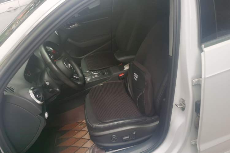 Used Audi A3 2020 Sportback 35 TFSI Fashion Edition China VI Emission Standard Left Front Seat