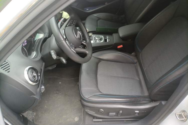 Used Audi A3 2020 Sportback 35 TFSI Fashion Edition China VI Emission Standard Left Front Seat