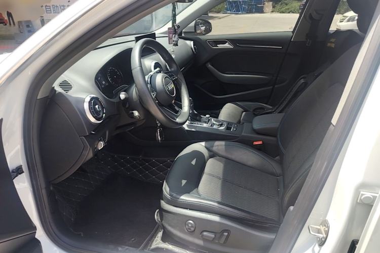 Used Audi A3 2020 Sportback 35 TFSI Fashion Edition China VI Emission Standard Left Front Seat