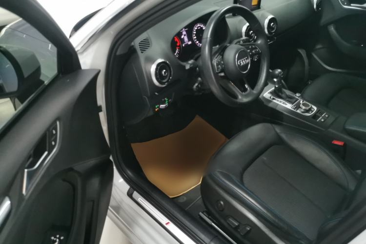 Used Audi A3 2020 Sportback 35 TFSI Fashion Edition China VI Emission Standard Left Front Seat