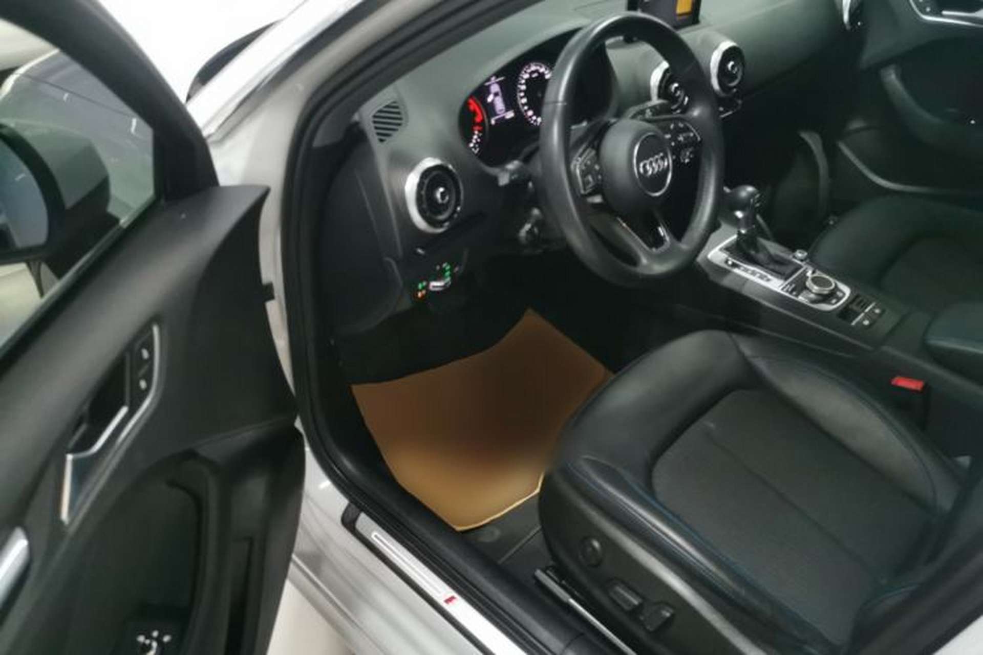 Used Audi A3 2020 Sportback 35 TFSI Fashion Edition China VI Emission Standard Left Front Seat