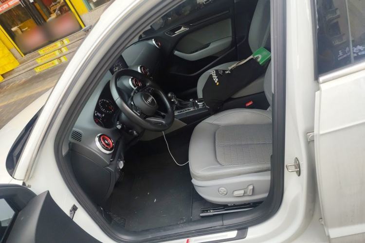 Used Audi A3 2020 Sportback 35 TFSI Fashion Edition China VI Emission Standard Left Front Seat