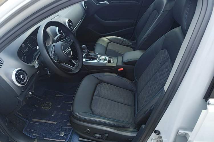 Used Audi A3 2020 Sportback 35 TFSI Fashion Edition China VI Emission Standard Left Front Seat