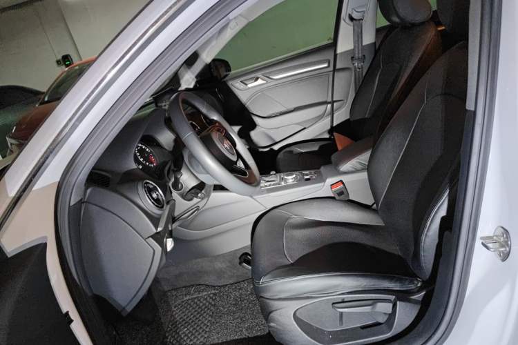 Used Audi A3 2020 Sportback 35 TFSI Ambition China VI Left Front Seat