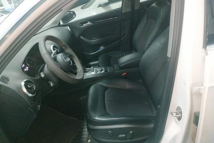 Used Audi A3 2020 Sportback 35 TFSI Fashion Edition China VI Emission Standard Left Front Seat