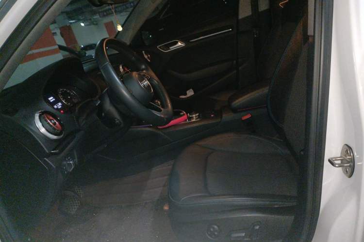 Used Audi A3 2020 Sportback 35 TFSI Fashion Edition China VI Emission Standard Left Front Seat