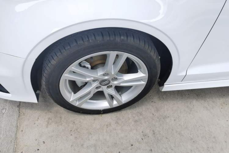Used Audi A3 2020 Limousine 35 TFSI Fashion Edition China VI Emission Standard Left Front Wheel Hub