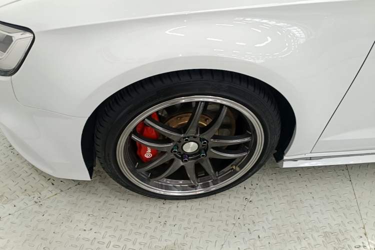 Used Audi A3 2020 Sportback 35 TFSI Fashion Edition China VI Emission Standard Left Front Wheel Hub