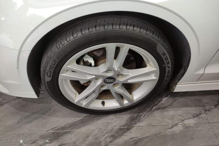 Used Audi A3 2020 Limousine 35 TFSI Fashion Edition China VI Emission Standard Left Front Wheel Hub