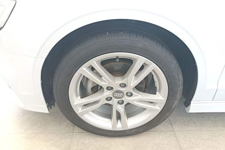 Used Audi A3 2020 Limousine 35 TFSI Fashion Edition China VI Emission Standard Left Front Wheel Hub