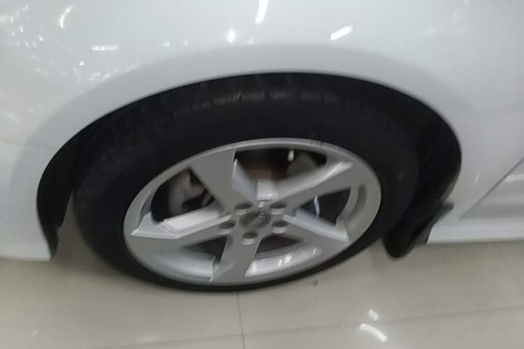 Used Audi A3 2020 Sportback 35 TFSI Fashion Edition China VI Emission Standard Left Front Wheel Hub