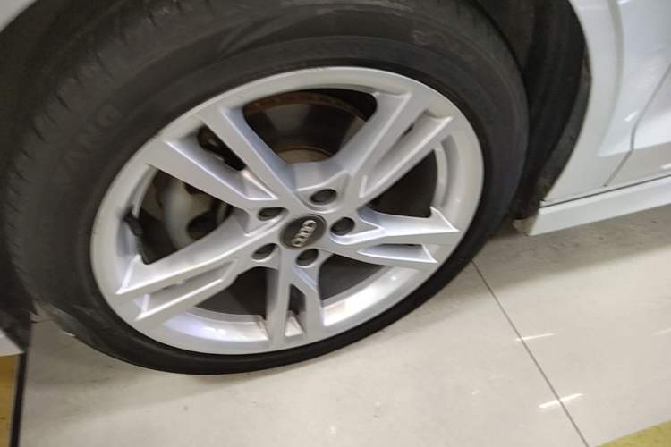 Used Audi A3 2020 Limousine 35 TFSI Fashion Edition China VI Emission Standard Left Front Wheel Hub