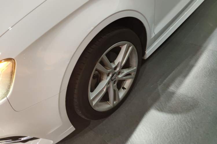 Used Audi A3 2020 Limousine 35 TFSI Fashion Edition China VI Emission Standard Left Front Wheel Hub