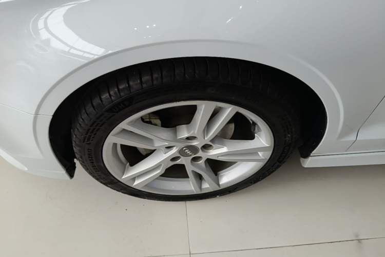 Used Audi A3 2020 Limousine 35 TFSI Fashion Edition China VI Emission Standard Left Front Wheel Hub