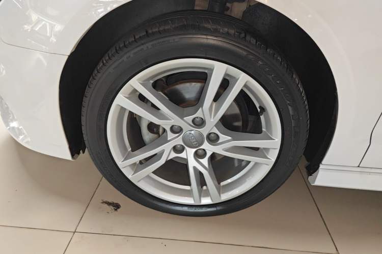 Used Audi A3 2020 Limousine 35 TFSI Fashion Edition China VI Emission Standard Left Front Wheel Hub