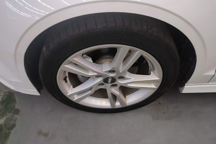 Used Audi A3 2020 Limousine 35 TFSI Fashion Edition China VI Emission Standard Left Front Wheel Hub