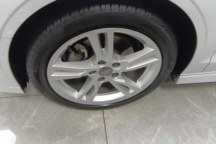 Used Audi A3 2020 Limousine 35 TFSI Fashion Edition China VI Emission Standard Left Front Wheel Hub