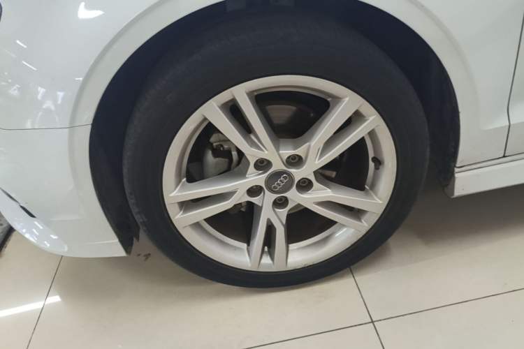 Used Audi A3 2020 Limousine 35 TFSI Fashion Edition China VI Emission Standard Left Front Wheel Hub