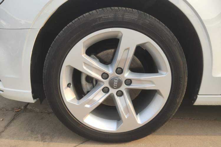 Used Audi A3 2020 Limousine 35 TFSI Ambition China VI Left Front Wheel Hub