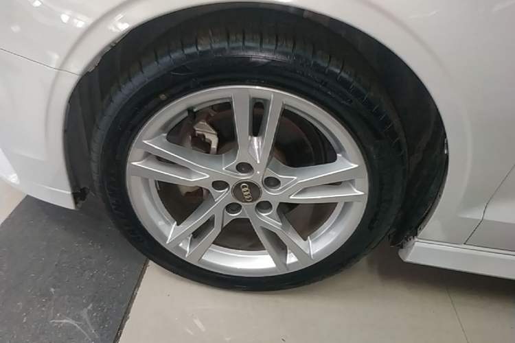 Used Audi A3 2020 Limousine 35 TFSI Fashion Edition China VI Emission Standard Left Front Wheel Hub