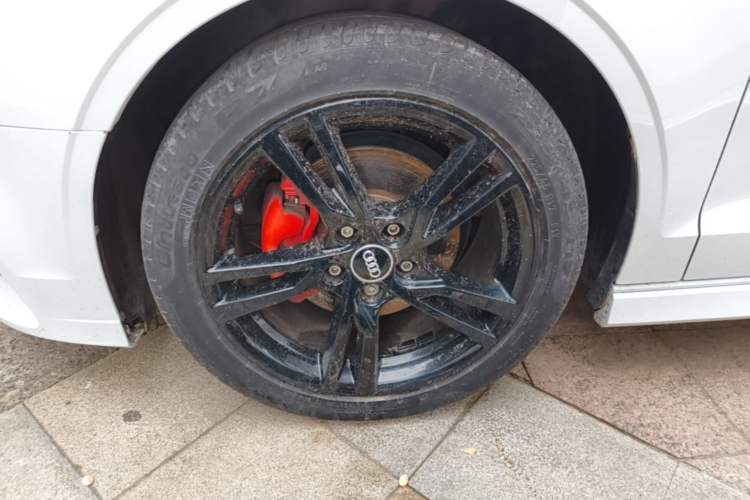 Used Audi A3 2020 Limousine 35 TFSI Fashion Edition China VI Emission Standard Left Front Wheel Hub