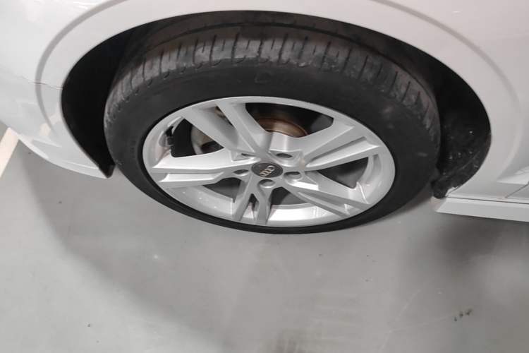 Used Audi A3 2020 Limousine 35 TFSI Fashion Edition China VI Emission Standard Left Front Wheel Hub