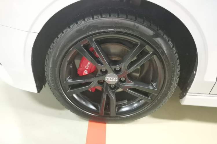 Used Audi A3 2020 Limousine 35 TFSI Fashion Edition China VI Emission Standard Left Front Wheel Hub