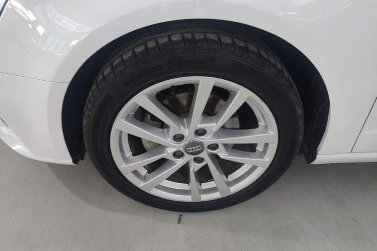 Used Audi A3 2020 Restyled Sportback 35 TFSI Entry-Level China VI Emission Standard Left Front Wheel Hub