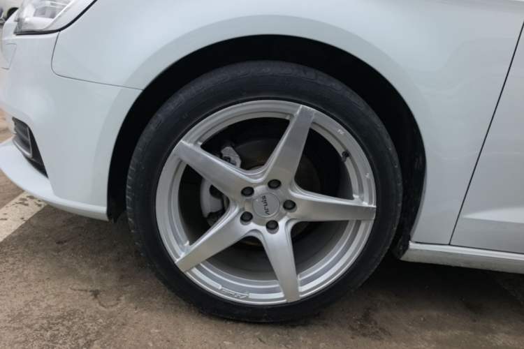 Used Audi A3 2020 Sportback 35 TFSI Ambition China VI Left Front Wheel Hub