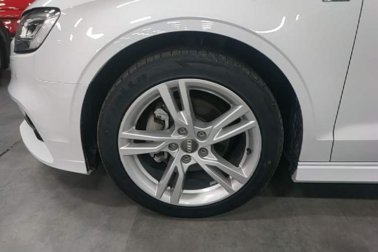 Used Audi A3 2020 Limousine 35 TFSI Fashion Edition China VI Emission Standard Left Front Wheel Hub