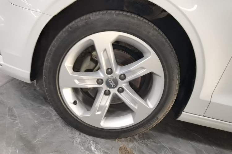 Used Audi A3 2020 Restyled Limousine 35 TFSI Ambition Version China VI Left Front Wheel Hub