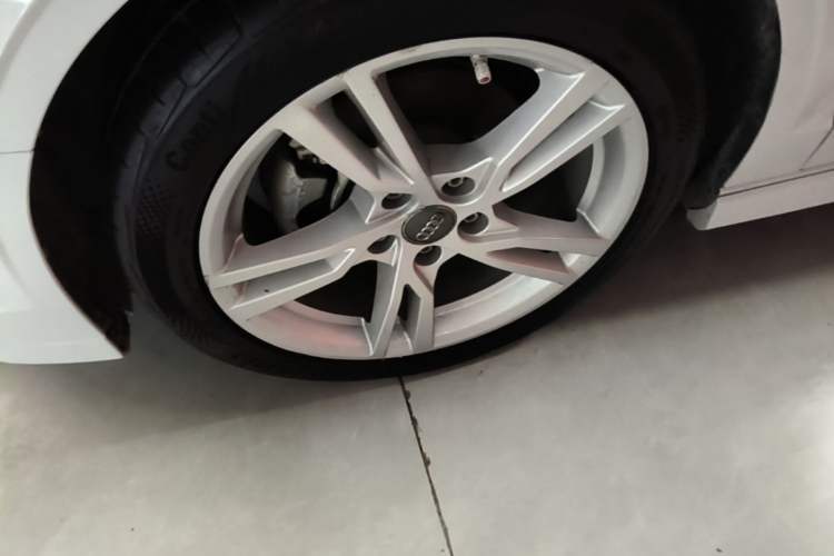 Used Audi A3 2020 Limousine 35 TFSI Fashion Edition China VI Emission Standard Left Front Wheel Hub