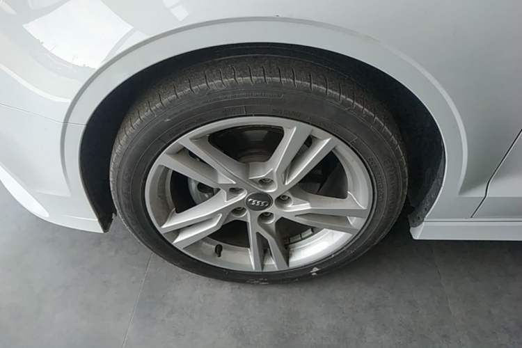 Used Audi A3 2020 Limousine 35 TFSI Fashion Edition China VI Emission Standard Left Front Wheel Hub