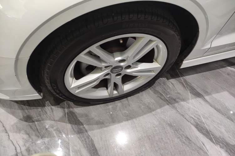 Used Audi A3 2020 Limousine 35 TFSI Fashion Edition China VI Emission Standard Left Front Wheel Hub