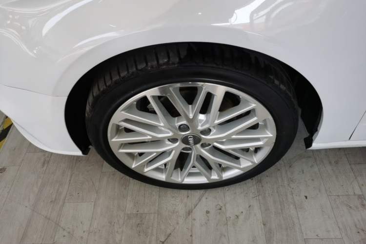 Used Audi A3 2020 Sportback 35 TFSI Style Edition China VI Emission Standard Left Front Wheel Hub
