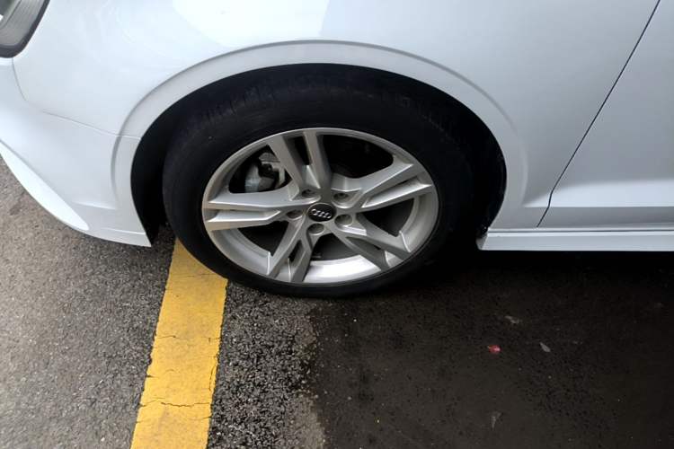 Used Audi A3 2020 Limousine 35 TFSI Fashion Edition China VI Emission Standard Left Front Wheel Hub