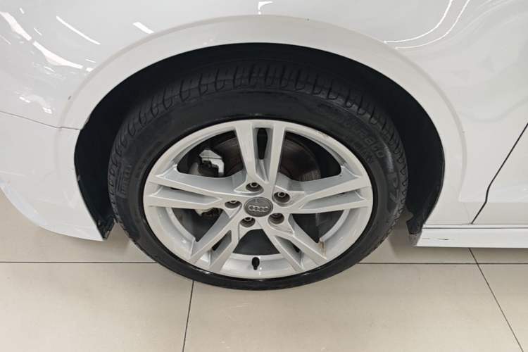 Used Audi A3 2020 Limousine 35 TFSI Fashion Edition China VI Emission Standard Left Front Wheel Hub