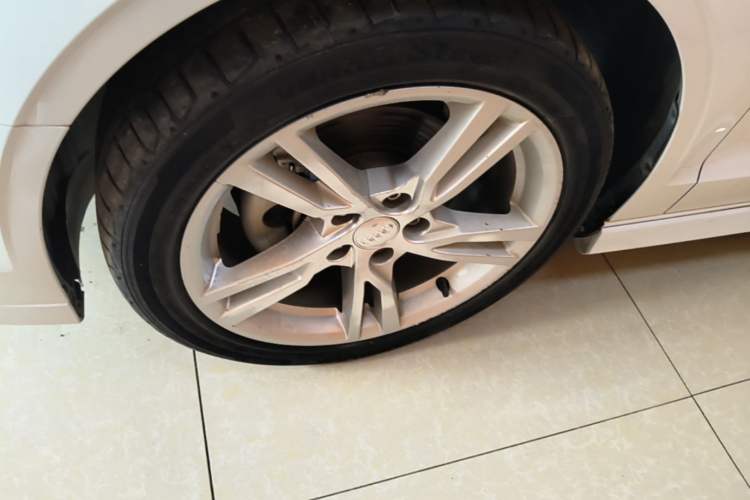 Used Audi A3 2020 Limousine 35 TFSI Fashion Edition China VI Emission Standard Left Front Wheel Hub