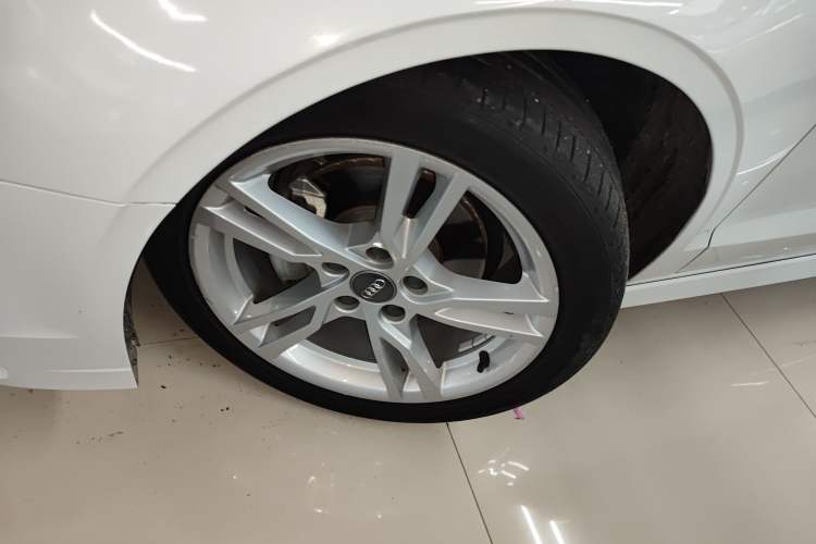 Used Audi A3 2020 Limousine 35 TFSI Fashion Edition China VI Emission Standard Left Front Wheel Hub