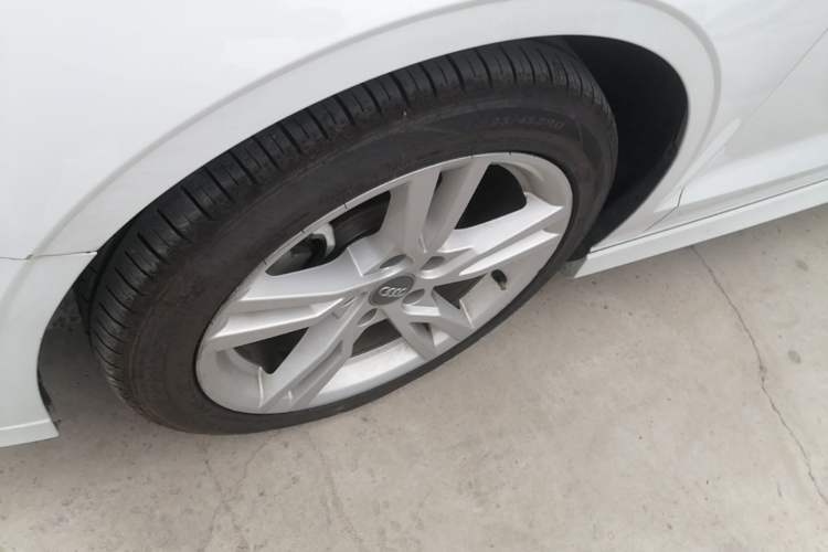 Used Audi A3 2020 Limousine 35 TFSI Fashion Edition China VI Emission Standard Left Front Wheel Hub