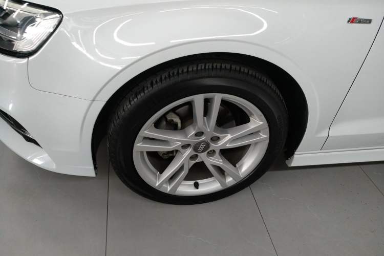 Used Audi A3 2020 Limousine 35 TFSI Fashion Edition China VI Emission Standard Left Front Wheel Hub