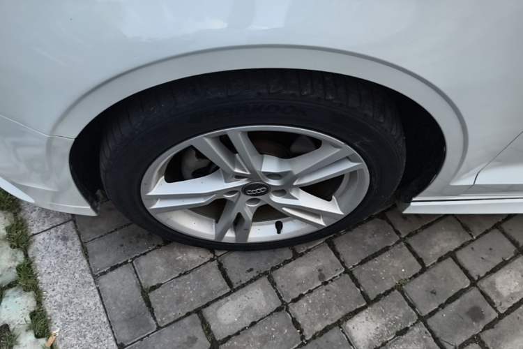 Used Audi A3 2020 Limousine 35 TFSI Fashion Edition China VI Emission Standard Left Front Wheel Hub