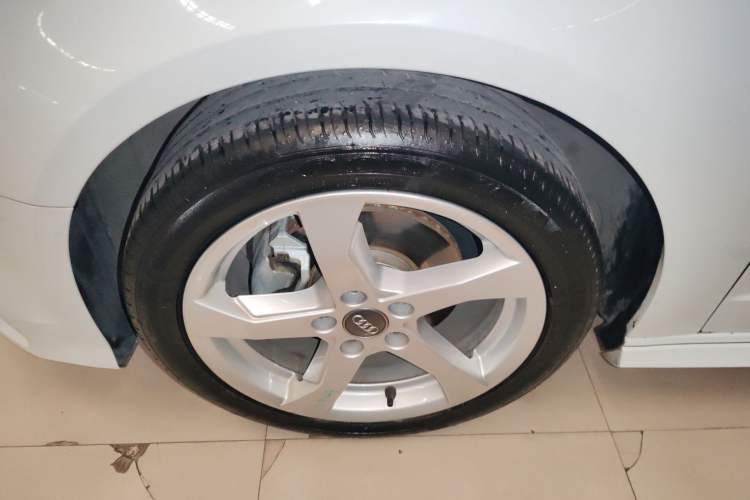 Used Audi A3 2020 Sportback 35 TFSI Fashion Edition China VI Emission Standard Left Front Wheel Hub