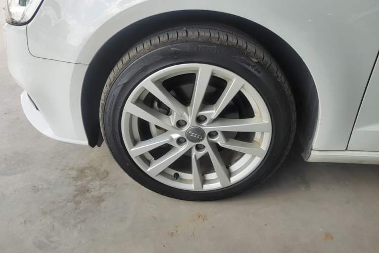 Used Audi A3 2020 Sportback 35 TFSI Ambition China VI Left Front Wheel Hub