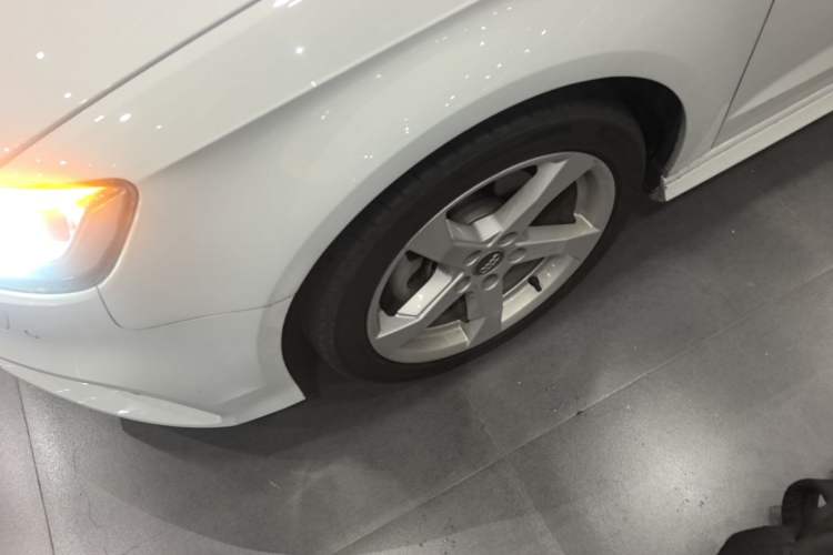 Used Audi A3 2020 Sportback 35 TFSI Fashion Edition China VI Emission Standard Left Front Wheel Hub