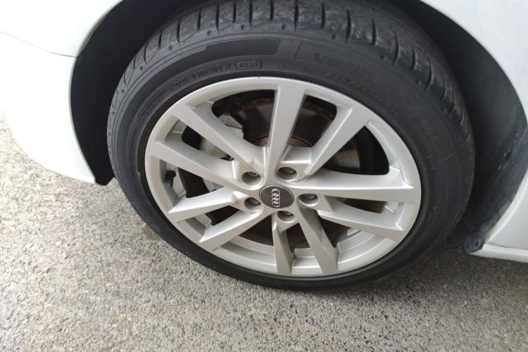 Used Audi A3 2020 Sportback 35 TFSI Ambition China VI Left Front Wheel Hub