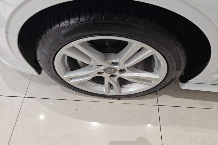 Used Audi A3 2020 Limousine 35 TFSI Fashion Edition China VI Emission Standard Left Front Wheel Hub