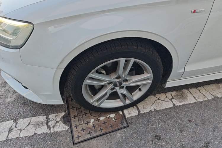 Used Audi A3 2020 Limousine 35 TFSI Fashion Edition China VI Emission Standard Left Front Wheel Hub