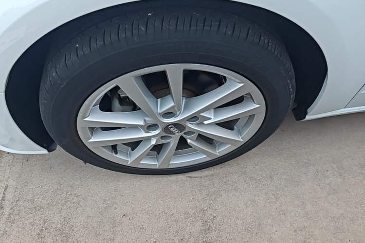Used Audi A3 2020 Restyled Sportback 35 TFSI Entry-Level China VI Emission Standard Left Front Wheel Hub